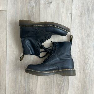 Dr Martens 1460 SLIP RESISTANT LEATHER LACE UP BOOTS